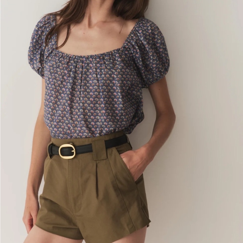Doen Puff-Sleeve Square-Neck Blouse in Navy Floral